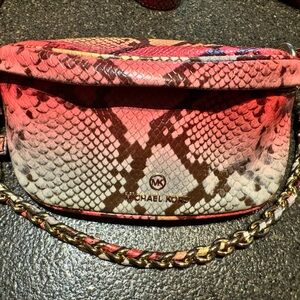 Michael Kors Slater Messenger Sling Pack in Dahlia Multi